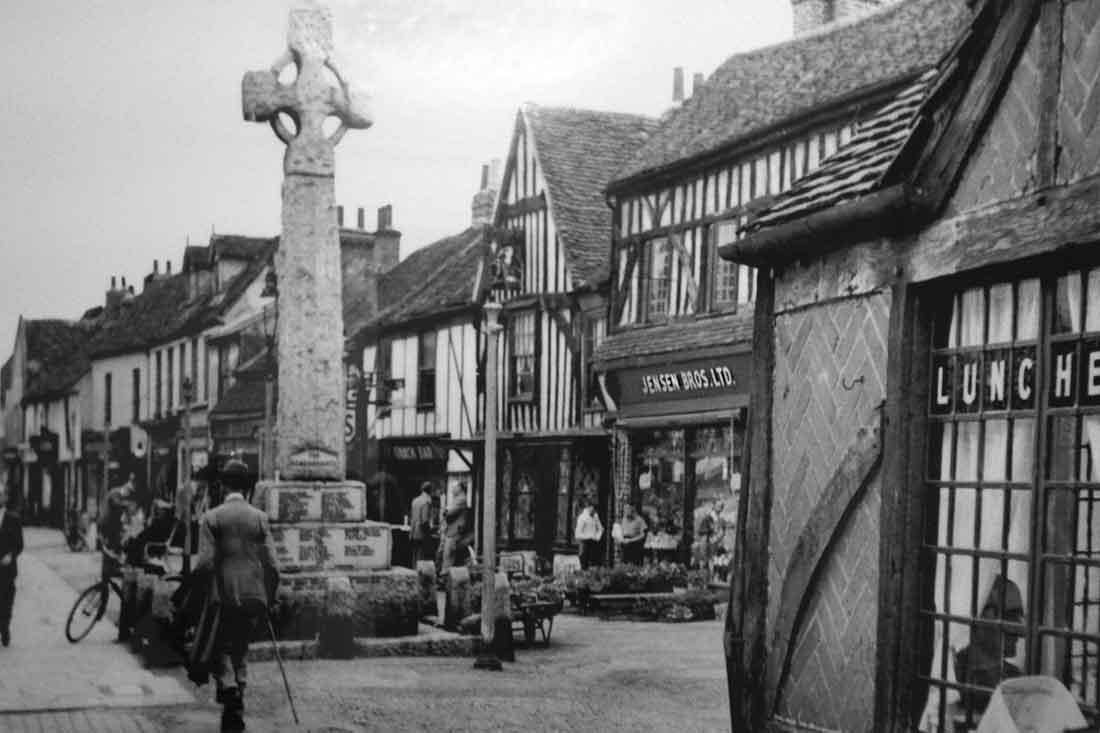 Edgware High Street about 1950, viewed from the war memorial