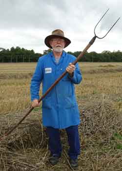 pitchfork for throwing hay onto a cart