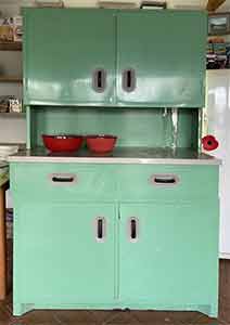 turquoise 1950s kitchen cabinet with permanently positioned pastry-board