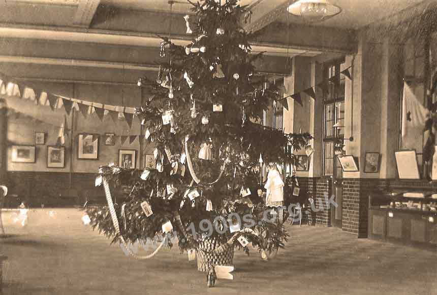 early 1900s school christmas tree