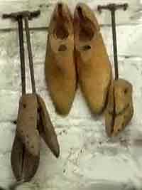 Wooden shoe lasts